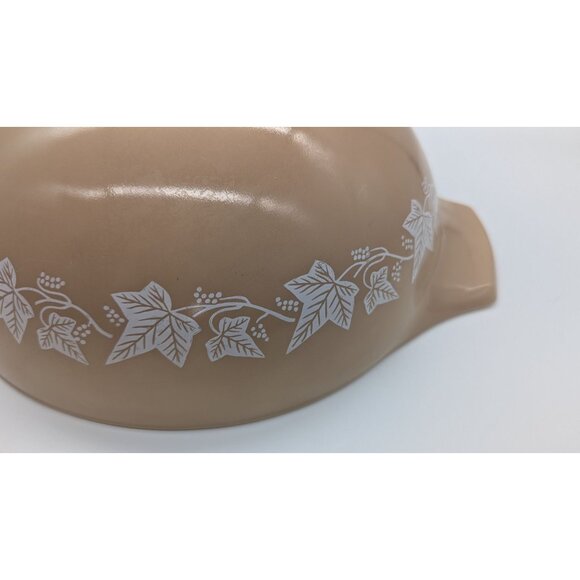 Vintage Pyrex Sandalwood 444 Cinderella Mixing Bowl Tan with White Ivy - Picture 5 of 16